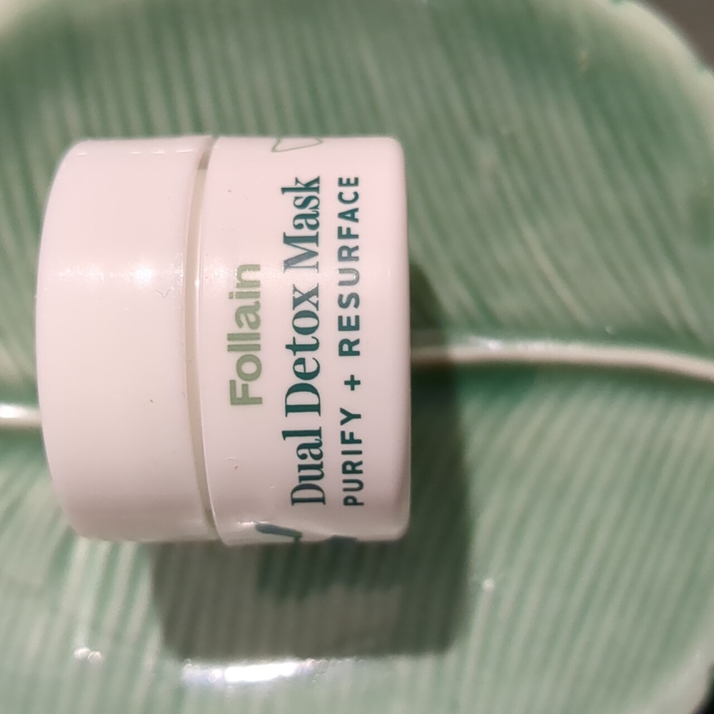 Dual Detox Mask - For All Skin Types - Picture 3 of 4